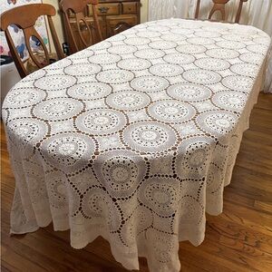 Elegant Cream Crochet Lace Tablecloth Vintage